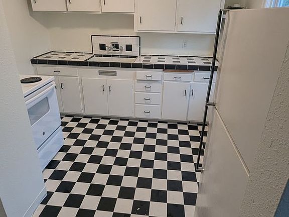 2nd image of 1308 SE 36th Ave #281-04