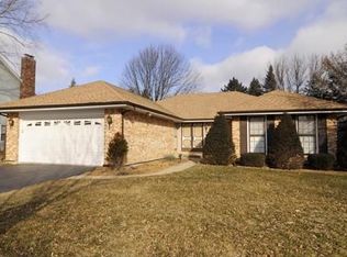 937 Buckingham Dr, Wheaton, IL