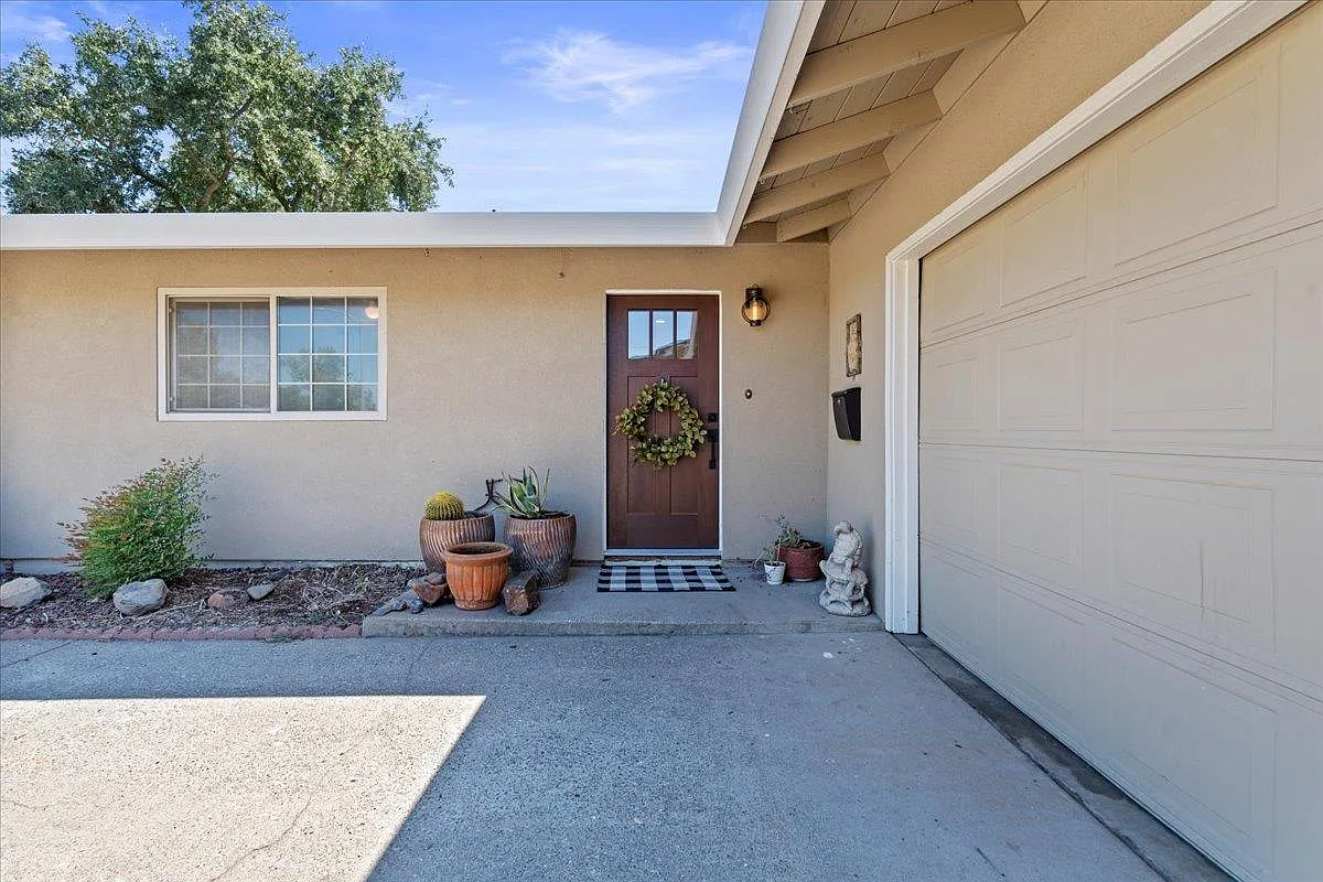 1510 Gregory Way photo 1