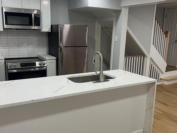 4th image of 1208 Congress St SE