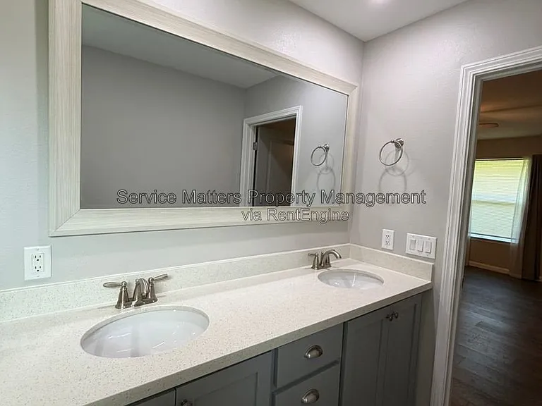 5553 Riviera Dr — Photo 19