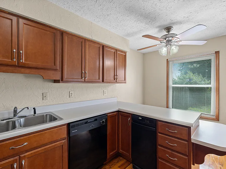 3749 N Pickwick Ave — Photo 13