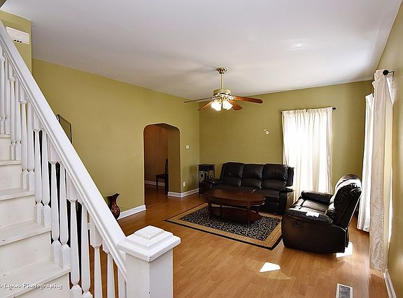 5th image of 609/611 E Wilson St