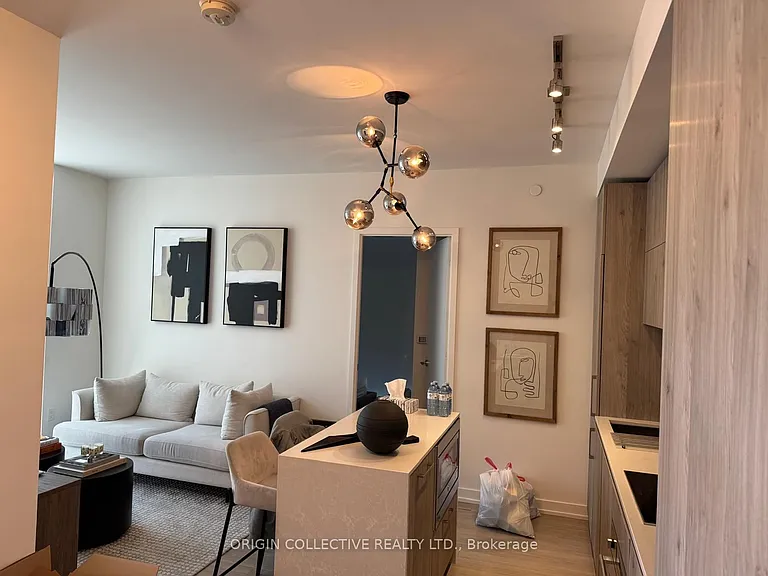 1 Yorkville Ave #611 — Photo 23