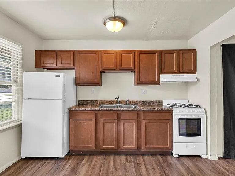 2213 Peirce Ave — Photo 15