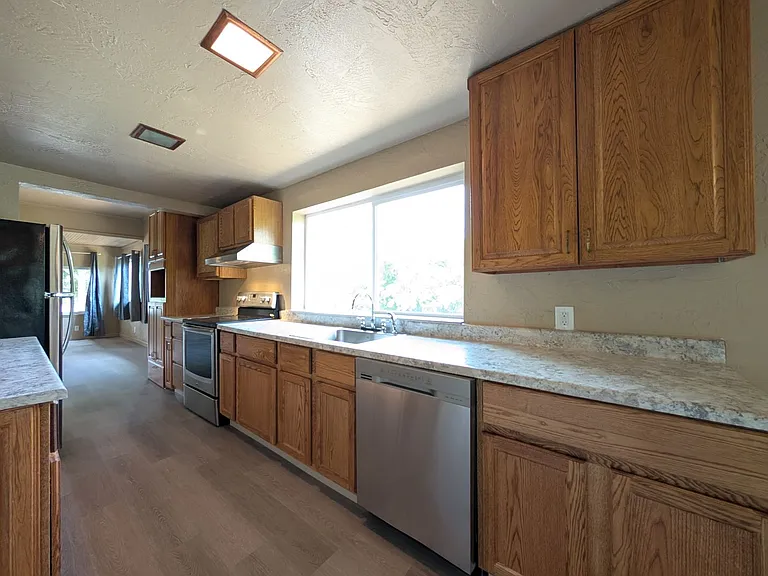 439 S 4th St — Photo 10