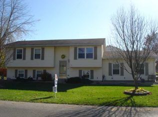 2024 Woodhavens Dr, Bloomington, IL 61701