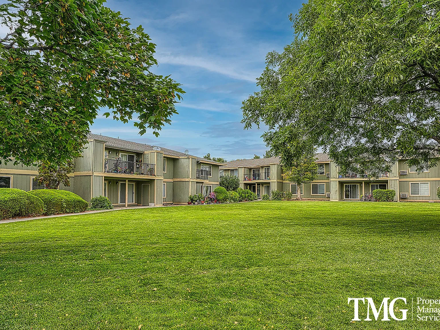 Hood Manor Apartments — Photo 2
