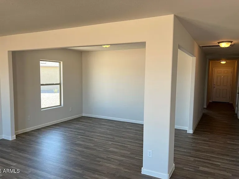 241 S Apache Ave — Photo 11