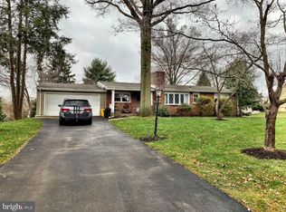 15 Metekunk Dr, Ewing, NJ 08638