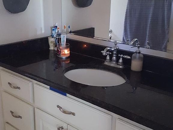 4th image of 900 Victoria Ct