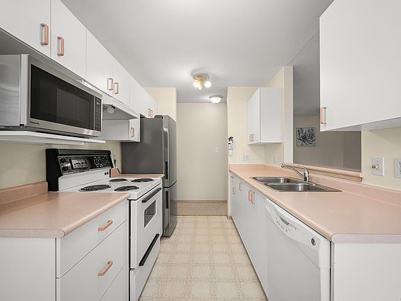 3rd image of 698 Aspen Rd #208A