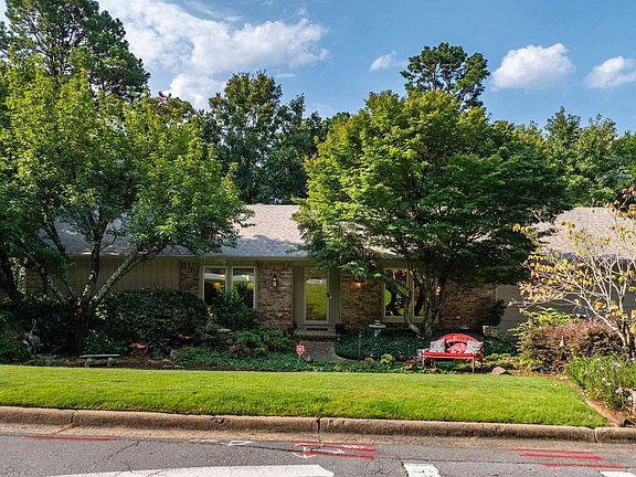 2nd image of 266 Valley Club Cir