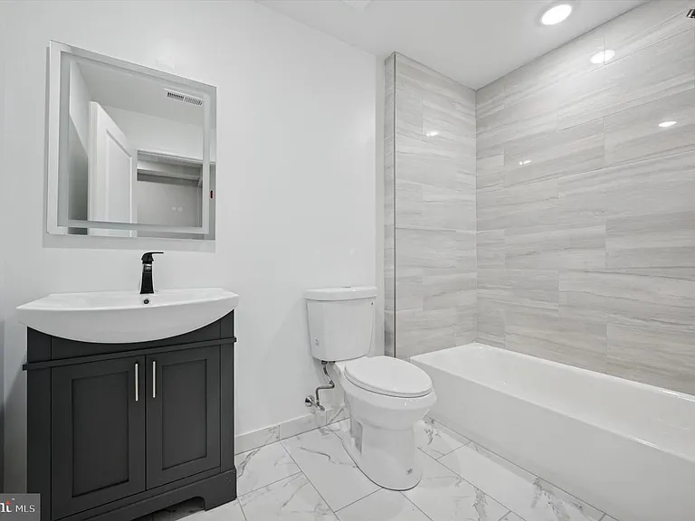 103 N 63rd St #2-2-2 — Photo 4