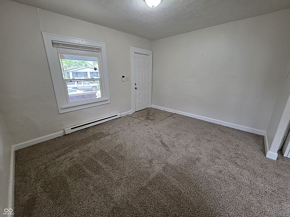 4th image of 833 N Gladstone Ave