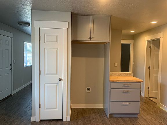 Kitchen/Pantry/Cutting Board