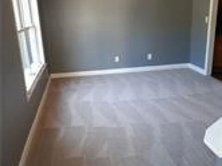 101B Laura Ln — Photo 3