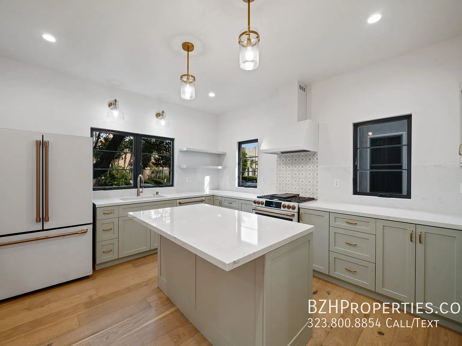 Modern 3 Bedroom Near The Grove with Private Garage — Photo 4
