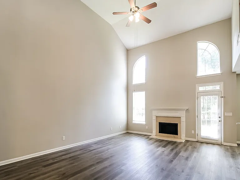 7601 Hilltop Way — Photo 5
