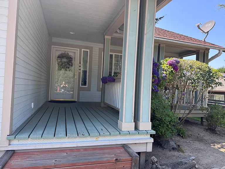 4724 Cypress Dr — Photo 2