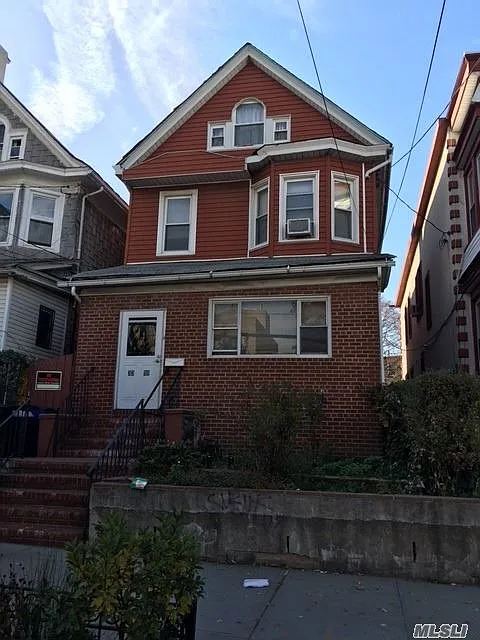 3350 Farrington St photo 1