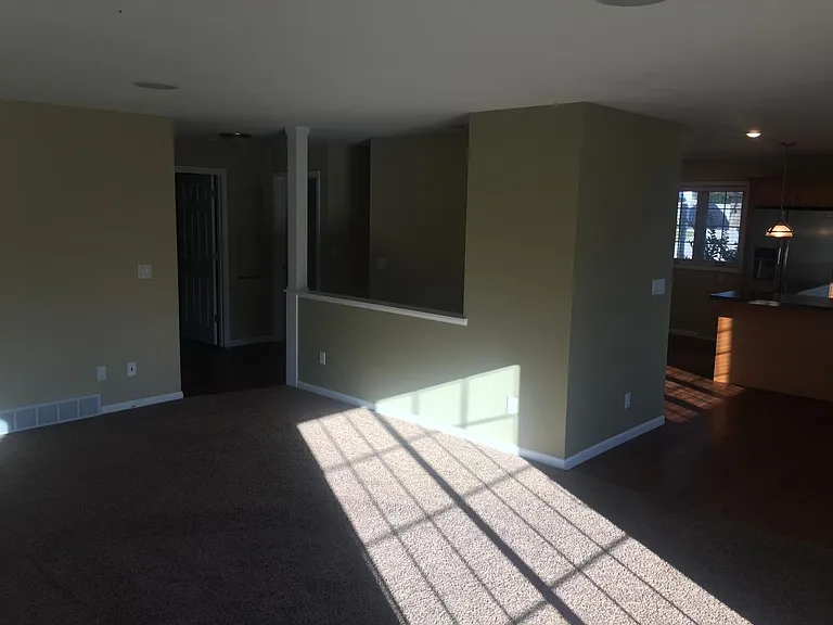 912 Hawthorne Dr — Photo 5