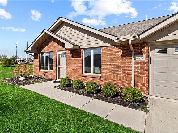 3rd image of 890 Autumn Chase Ln