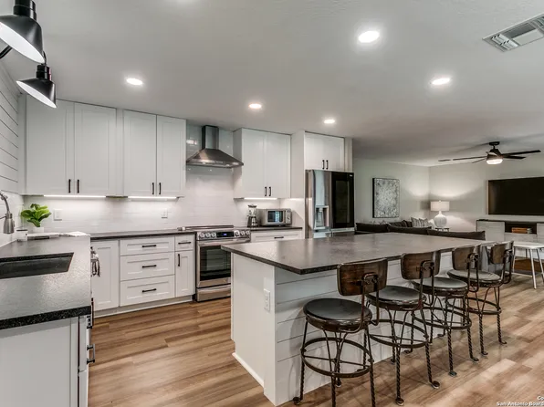 7619 Valley Trails St, San Antonio, TX 78250