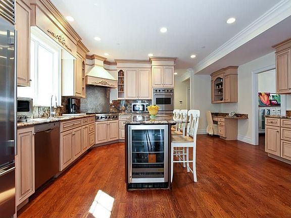 Magnificent Edgemont Colonial built in 2008