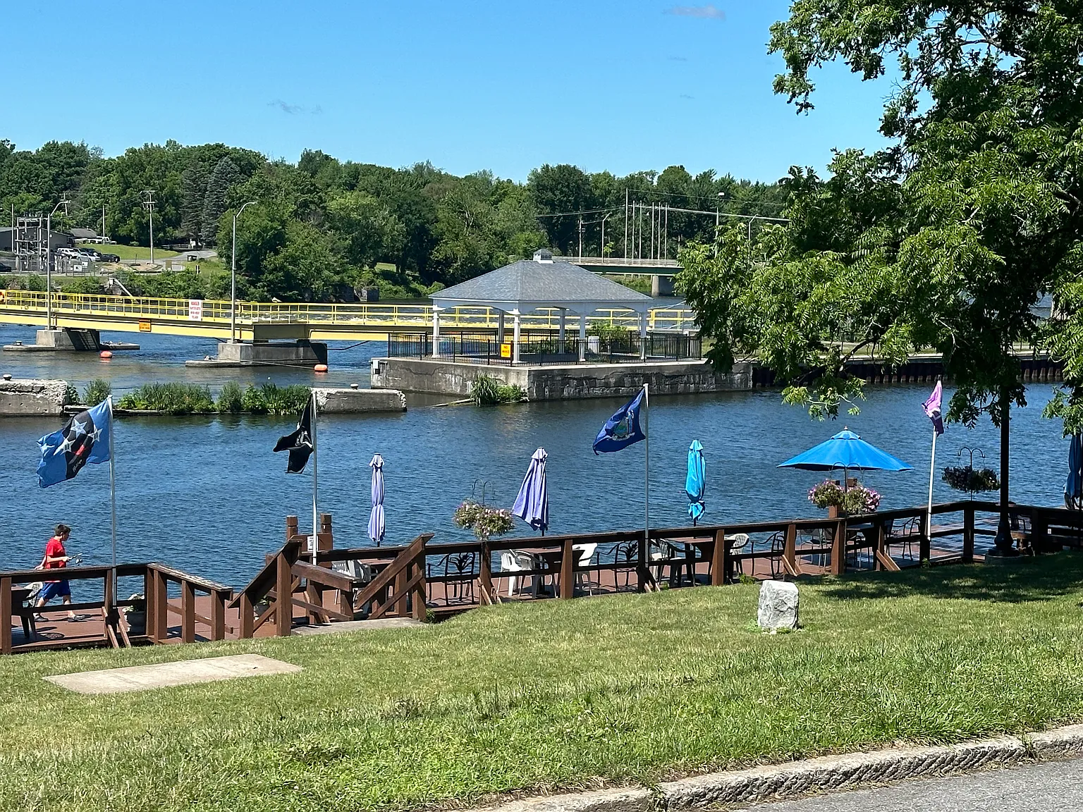 2 bed, 1000 sqft, $1,650 — Photo 3