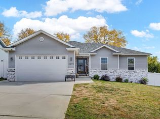 2299 Parklake Dr, Morris, IL 60450