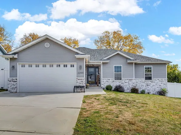 2299 Parklake Dr, Morris, IL 60450