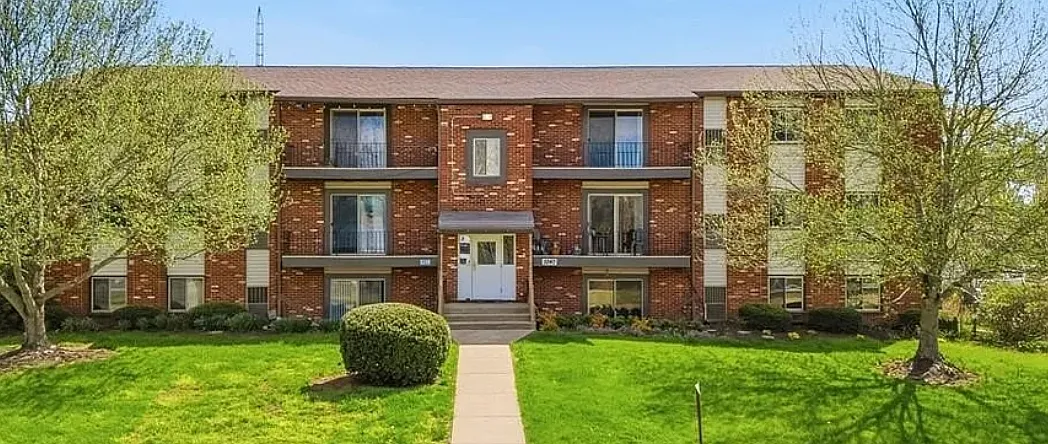 2 bed, 896 sqft, $925 — Photo 2