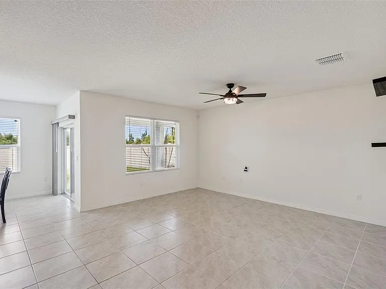 544 Park Place Blvd — Photo 9