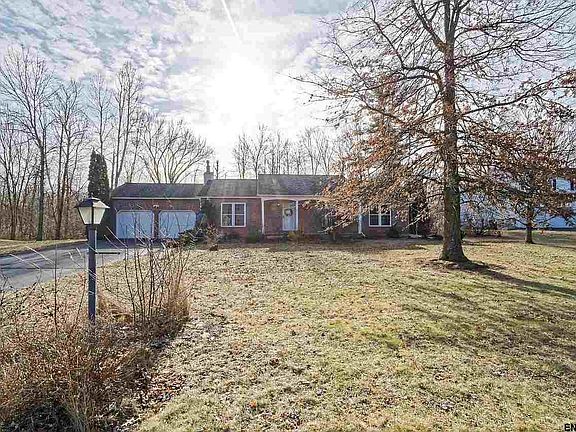 2nd image of 4 Queensbury Ct