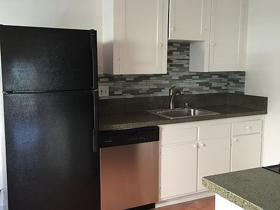 5th image of 7954 Blackburn Ave APT 4