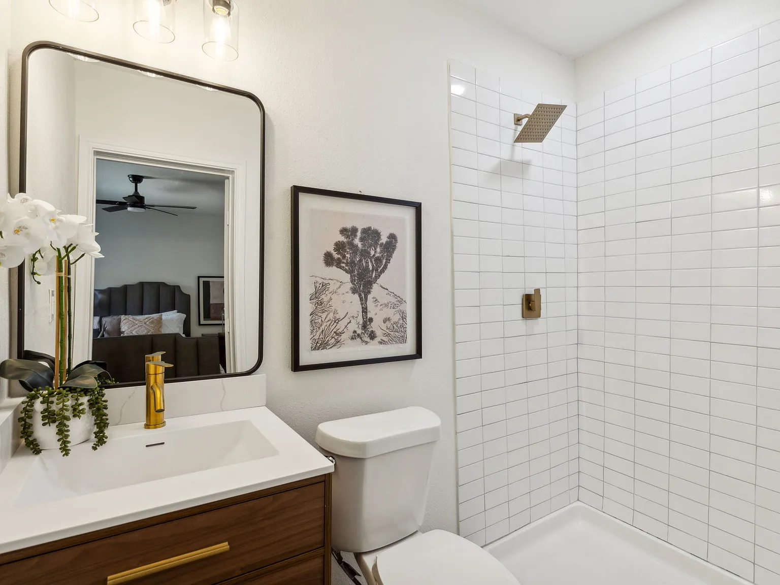 Modern, Fully Renovated 3-Bedroom Home with Spacious Yard in Dallas — Photo 3