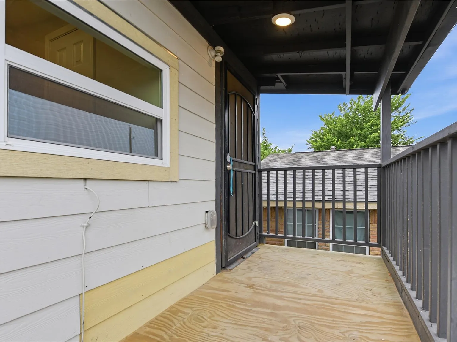 2 bed, 1.0 bath, 900 sqft, $1,200 — Photo 3