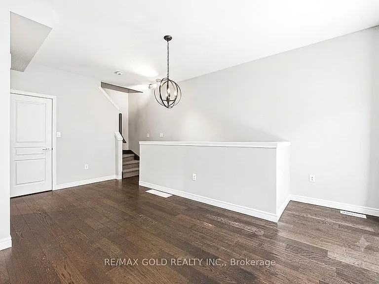 4 Bird Ln — Photo 4