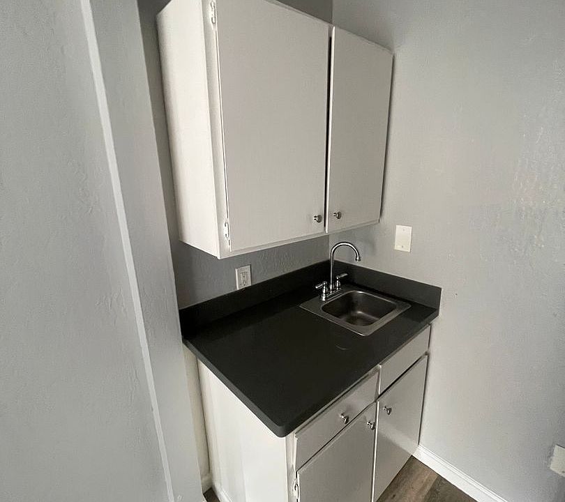 1st image of 642 Kirkland Dr #8