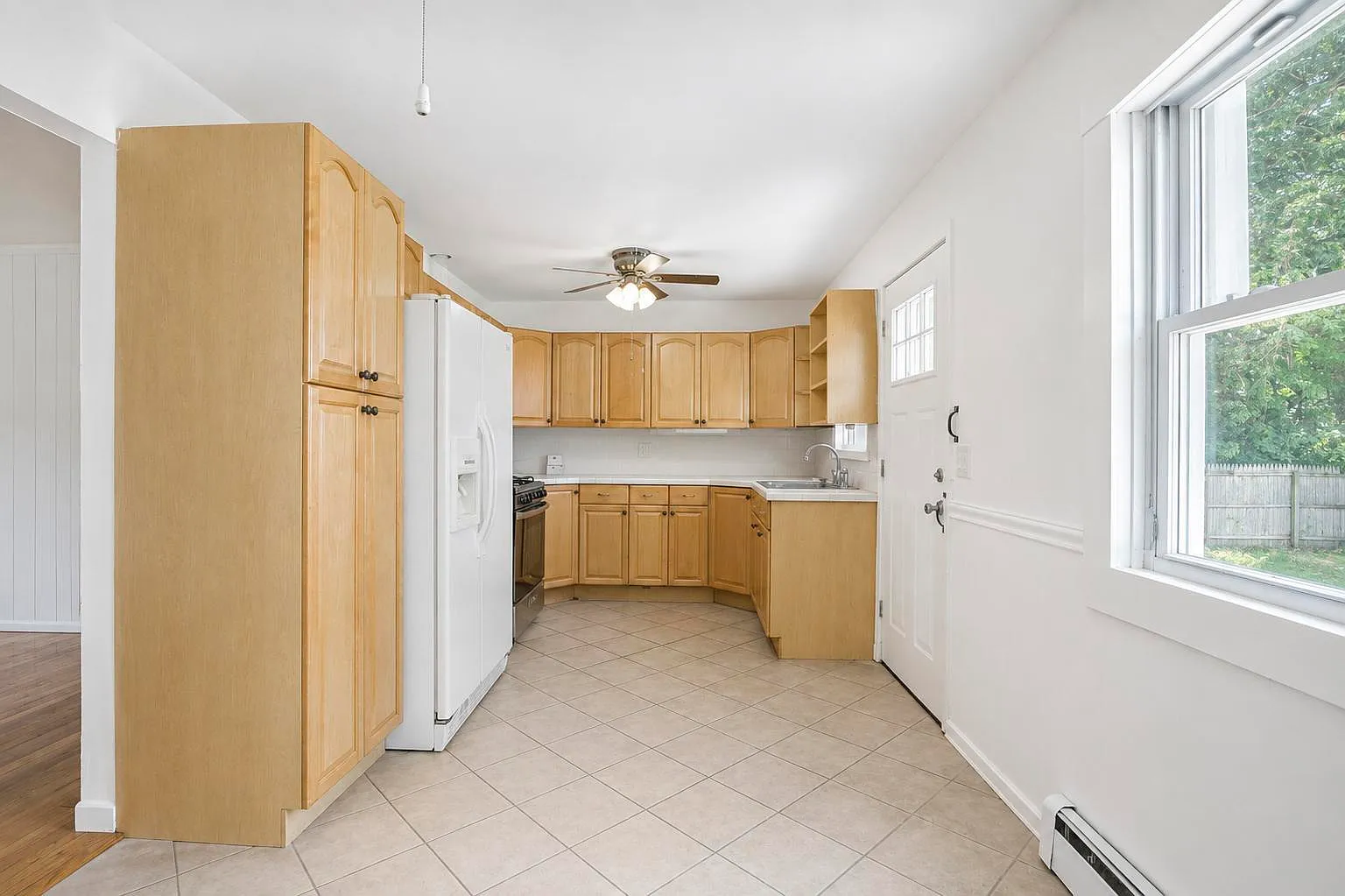 2 bed, 800 sqft, $2,500 — Photo 3
