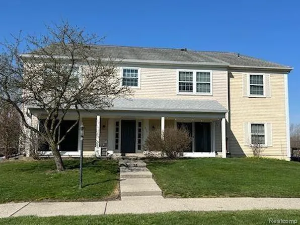 822 Bloomfield Village Blvd APT E, Auburn Hills, MI 48326