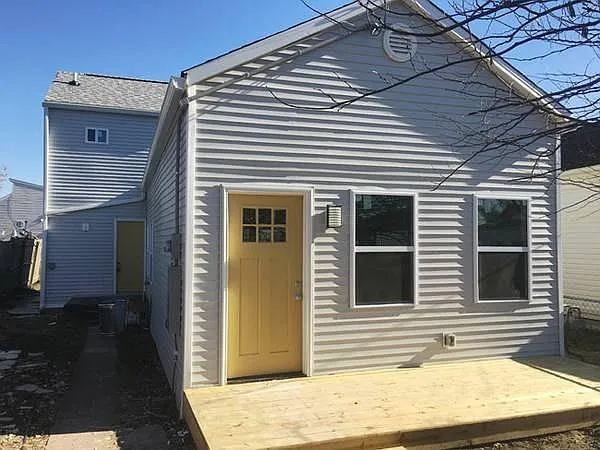 2207 Bradley Ave — Photo 1