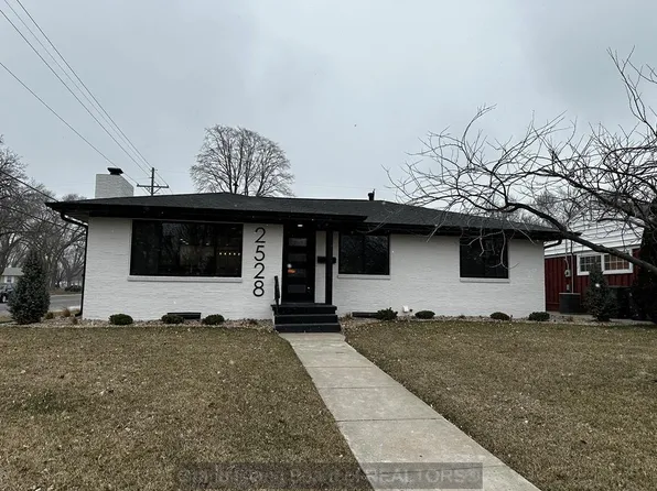 2528 W John St, Grand Island, NE 68803