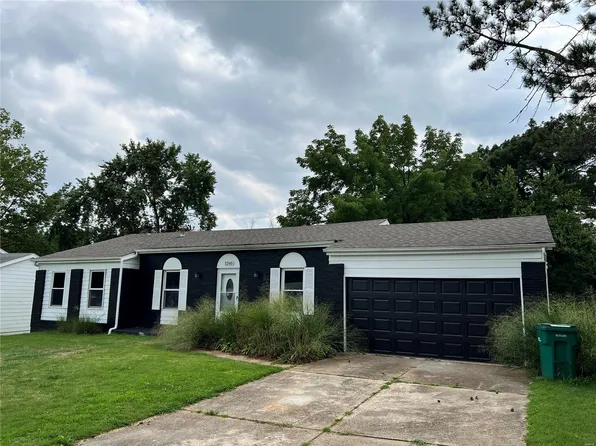 1260 Huntsman Dr, Saint Louis, MO 63137