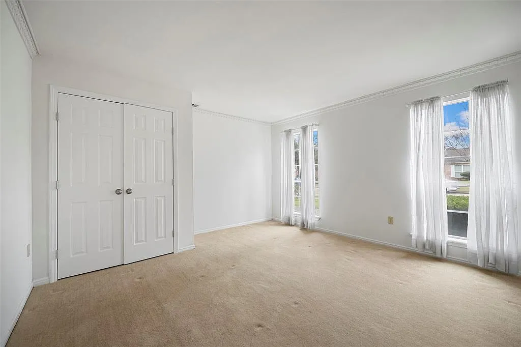 6 bed, 2.5 bath, 3180 sqft, $3,250 — Photo 4