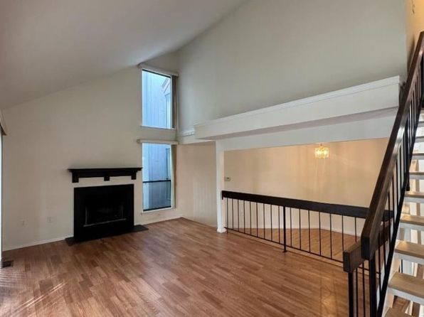 82 Sycamore Ct