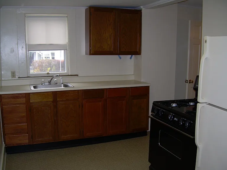 92 Locust St #1 — Photo 4