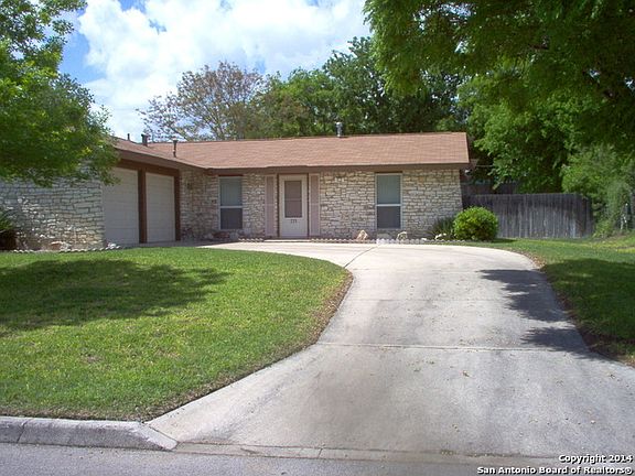 2nd image of 225 WHISPERING OAKS ST