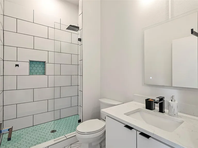 4400 Mount Vernon Dr #B — Photo 17